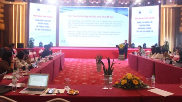Toàn cảnh hội nghị.