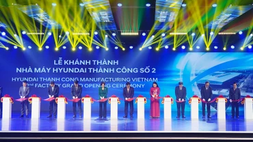 Cắt băng Khánh thành Nhà máy ô-tô Hyundai Thành Công số 2.