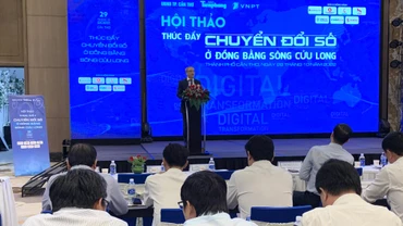 Lãnh đạo Bộ Thông tin và Truyền thông phát biểu tại hội thảo.