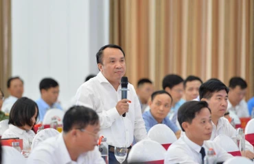 Giám đốc Sở Y tế tỉnh Nghệ An Dương Đình Chỉnh giải trình vì sao bác sĩ và nhân viên y tế Nghệ An xin nghỉ việc.