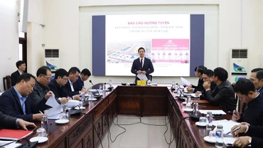 Chủ tịch Ủy ban nhân dân tỉnh Bắc Ninh Vương Quốc Tuấn chủ trì hội nghị.