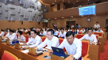 100% đại biểu Hội đồng nhân dân thành phố Hà Nội biểu quyết thông qua Nghị quyết Về việc tán thành chủ trương sắp xếp đơn vị hành chính cấp xã. 