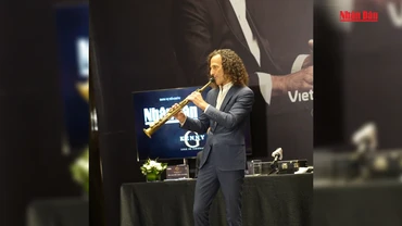 [Video] Nghệ sĩ Kenny G trình diễn tác phẩm Forever in love