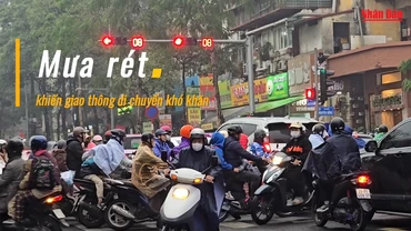 [Video] Hà Nội: Mưa rét, giao thông ùn tắc