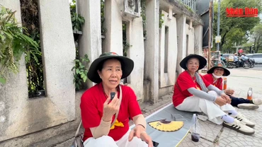 [Video] Bất chấp nắng nóng, người dân xếp hàng trước gần 20 tiếng đồng hồ