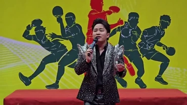 [Video] Ca sĩ Tùng Dương biểu diễn đầy cảm xúc tại Giải vô địch Bóng bàn Quốc gia Báo Nhân Dân lần thứ 42