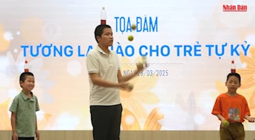 [Video] Trẻ tự kỷ chinh phục môn tung hứng