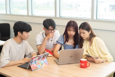 Liệu AI có "đe dọa" tư duy phản biện của người học