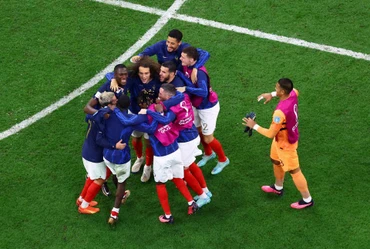 Nước Pháp không ngủ khi “đặt chân” vào chung kết World Cup 2022