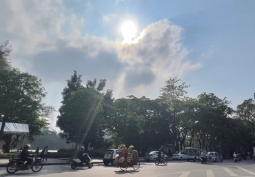 [Video] Hà Nội nắng nóng gay gắt diện rộng