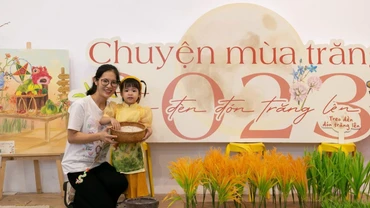 Chương trình mang đến một sân chơi cho các em nhỏ và ba mẹ cùng nhau trải nghiệm, cùng nhau đi qua những sự thân thuộc của tuổi thơ, kết nối các thế hệ.