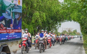 Thanh niên, học sinh và người dân huyện Đức Huệ, tỉnh Long An tham gia Lễ phát động chương trình “tiêm phòng dại vì cộng đồng năm 2023”