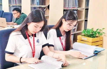 Sinh viên Trường đại học Luật Thành phố Hồ Chí Minh học tập tại nhà trường. 