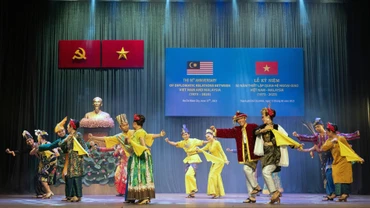 Một tiết mục văn nghệ tại lễ kỷ niệm 50 năm thiết lập quan hệ ngoại giao Việt Nam-Malaysia. (Ảnh Tổng Lãnh sự quán Malaysia tại TP Hồ Chí Minh) 
