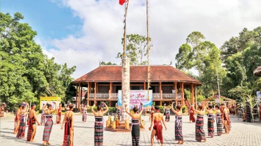 Tái hiện lễ tạ ơn thần núi của đồng bào dân tộc Cơ Tu ở huyện A Lưới.