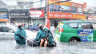 Khu vực chung quanh chợ Thủ Đức thường xuyên ngập nặng sau mỗi trận mưa. 