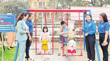 Công trình sân chơi thiếu nhi do tuổi trẻ quận Hoàng Mai thực hiện. 