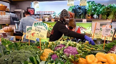 Một khu chợ thực phẩm ở Rome của Italia. (Ảnh FAO) 