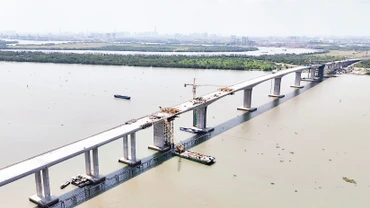 Cầu Nhơn Trạch trên tuyến Vành đai 3 nối Thành phố Hồ Chí Minh và Đồng Nai sẽ thông xe kỹ thuật trước ngày 30/4/2025. 