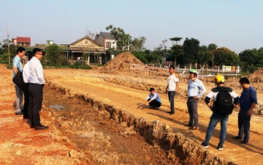Thành phố Hà Tĩnh chủ động bàn giao mặt bằng để các đơn vị đẩy nhanh tiến độ thi công dự án đường vành đai phía đông. 