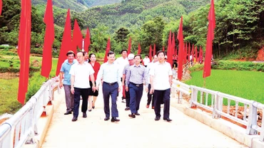 Khánh thành cầu trên đường giao thông nông thôn tại xã Kim Phú, thành phố Tuyên Quang. 