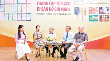 Nhà xuất bản Trẻ giao lưu với các tác giả tham gia tủ sách “Di sản Hồ Chí Minh”. 