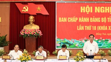Phó Bí thư Tỉnh ủy, Chủ tịch Ủy ban nhân dân tỉnh Đồng Nai Võ Tấn Đức phát biểu tại Hội nghị Ban Chấp hành Đảng bộ tỉnh Đồng Nai vào chiều 10/12.