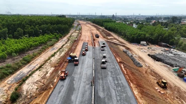 Thi công tại Dự án đường cao tốc Biên Hòa-Vũng Tàu, đoạn qua địa bàn huyện Long Thành, tỉnh Đồng Nai.