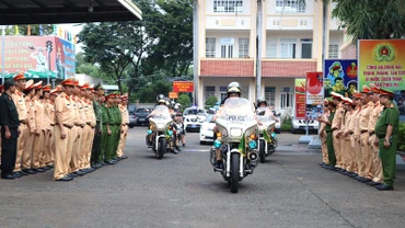 Lực lượng Công an tỉnh Đồng Nai ra quân thực hiện cao điểm bảo đảm trật tự an toàn giao thông dịp cuối năm.