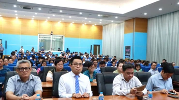 Lãnh đạo và cán bộ công chức các sở, ngành tỉnh Đồng Nai tham gia tập huấn ứng dụng AI.