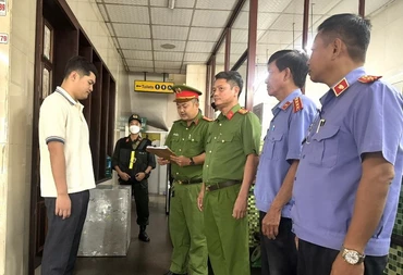 Cơ quan điều tra và Viện Kiểm sát nhân dân huyện Định Quán thi hành bắt tạm giam Lê Dương.