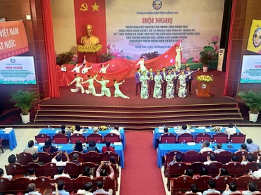 Một tiết mục văn nghệ do các diễn viên Nhà hát Nghệ thuật Đồng Nai biểu diễn.