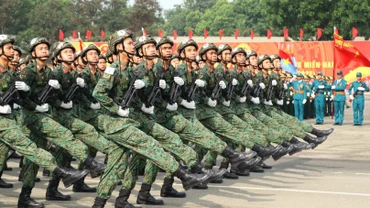 Tổng hợp luyện diễu binh lần 1 tại sân bay Biên Hòa, tỉnh Đồng Nai.