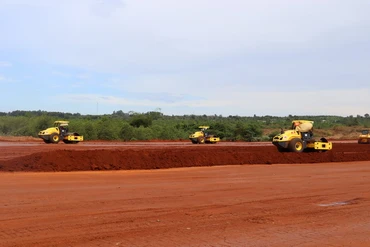Thi công hạng mục san nền dự án sân bay Long Thành.