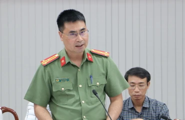 Thượng tá Nguyễn Mạnh Toàn, Phó Giám đốc Công an tỉnh Đồng Nai báo cáo tại cuộc họp.