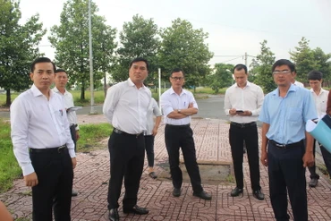 Lãnh đạo thành phố Biên Hòa kiểm tra khu tái định cư ở huyện Trảng Bom, nơi bố trí cho người dân giải tỏa dự án xây dựng đường cao tốc Biên Hòa-Vũng Tàu.