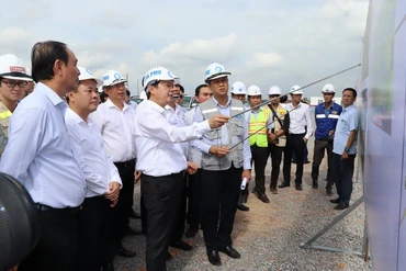 Phó Thủ tướng Trần Hồng Hà kiểm tra trên công trường sân bay Long Thành.