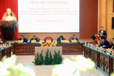 Bí thư Thành ủy Hà Nội Đinh Tiến Dũng phát biểu kết luận tại buổi làm việc với quận Tây Hồ.