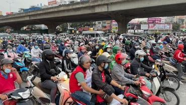 Đường Khuất Duy Tiến thường xuyên ùn tắc.