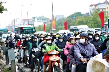 Lượng phương tiện tập trung đông trên tuyến từ Văn Điển đến đường Giải Phóng.