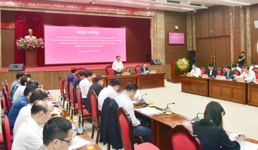 Quang cảnh buổi làm việc sáng 13/4.