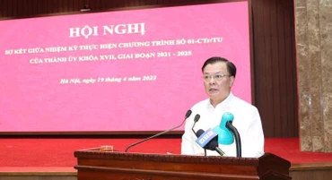 Bí thư Thành ủy Hà Nội Đinh Tiến Dũng phát biểu chỉ đạo hội nghị. (Ảnh: Duy Linh)