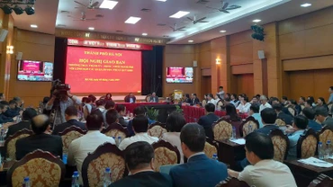Quang cảnh hội nghị chiều 3/4.
