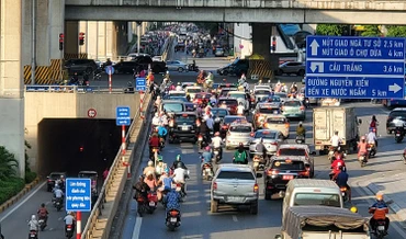 Đường Nguyễn Trãi được dự báo sẽ gia tăng ùn tắc khi phải thực hiện quây tôn một phần để thực hiện dự án xử lý nước thải Yên Xá.