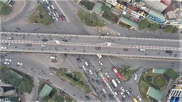 Giao thông tại nút giao Ngã Tư Sở trong sáng 9/1.