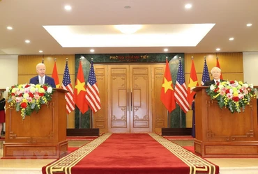 Tổng Bí thư Nguyễn Phú Trọng và Tổng thống Hoa Kỳ Joe Biden tại cuộc họp báo chung. (Ảnh: Trí Dũng/TTXVN)