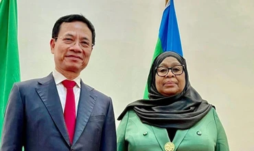 Đồng chí Nguyễn Mạnh Hùng phát biểu tại phiên khai mạc Đại hội lần thứ X Đảng CCM.
