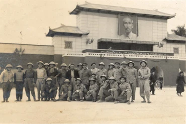 Lễ đài Ba Đình đầu tiên bằng gỗ ván do KTS Nguyễn Văn Ninh thiết kế. Nguồn: Gia đình Kiến trúc sư Nguyễn Văn Ninh cung cấp.