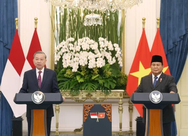Tổng thống Indonesia Prabowo Subianto và Tổng Bí thư Tô Lâm chụp ảnh chung trước khi tiến hành hội đàm. Ảnh: TTXVN