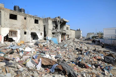 Cảnh đổ nát sau cuộc không kích tại Khan Younis, Dải Gaza, ngày 28/2/2024. (Ảnh: THX/TTXVN)